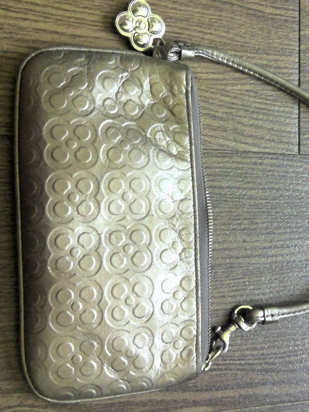Brighton 3 credit card holder wristlet in pewter grayish metallic